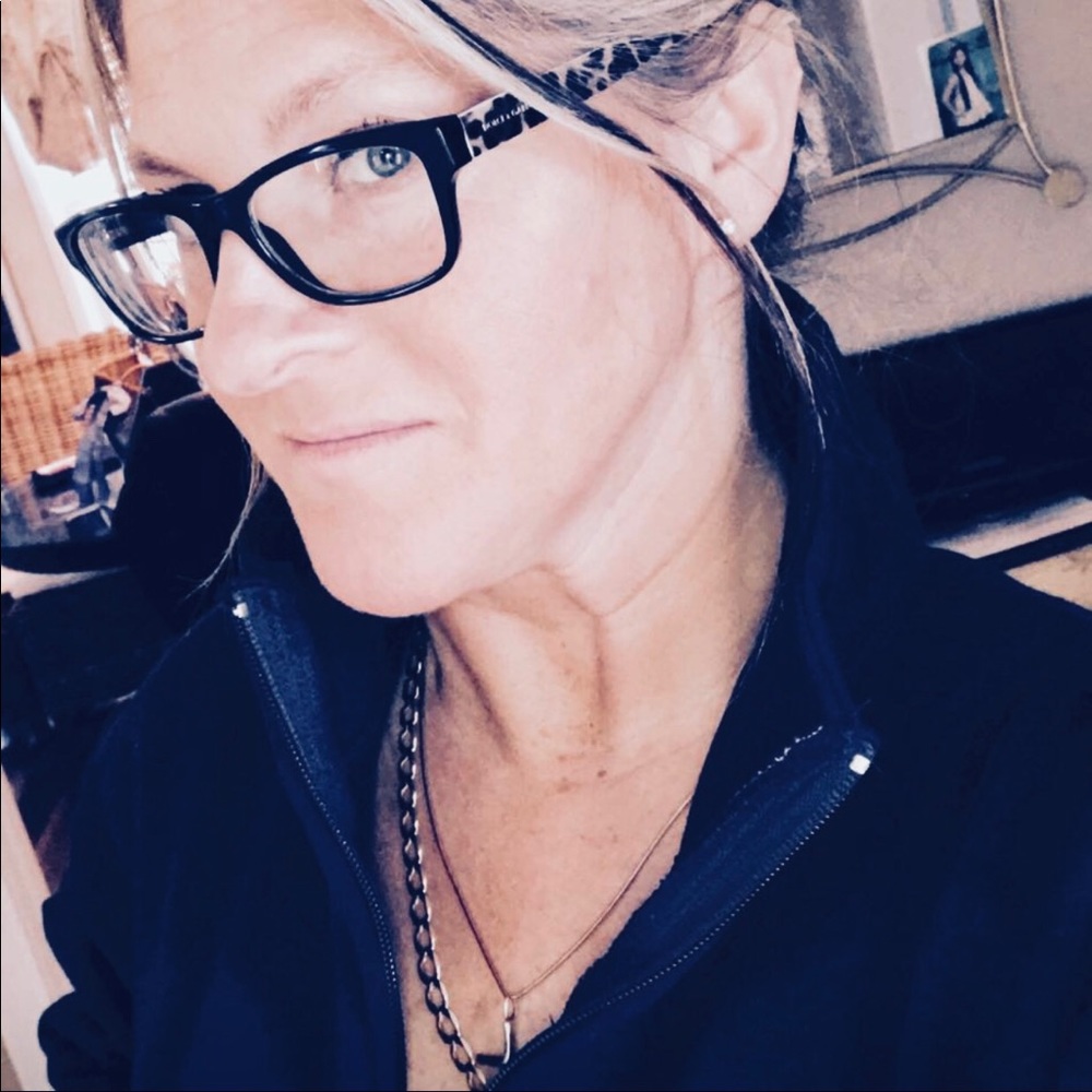 Meet your Posher, Debbie